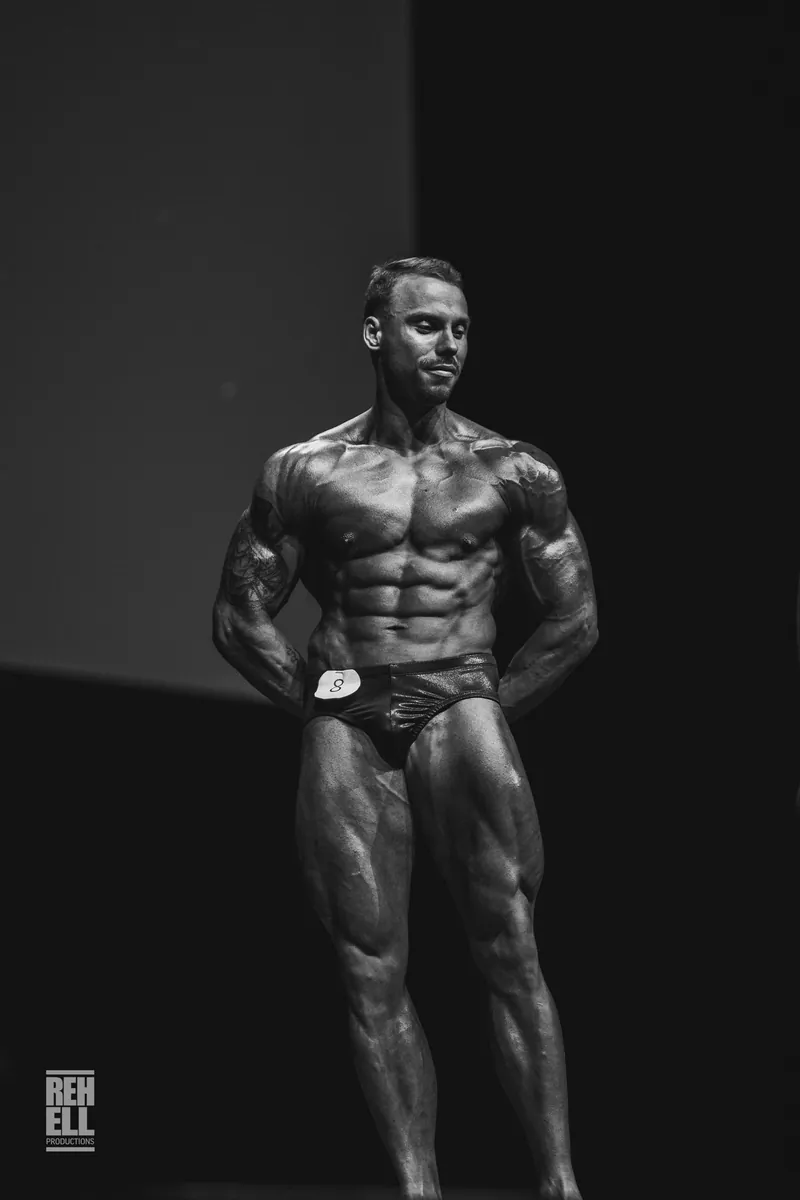 Valmentaja Henri Hillgren kilpailulavalla